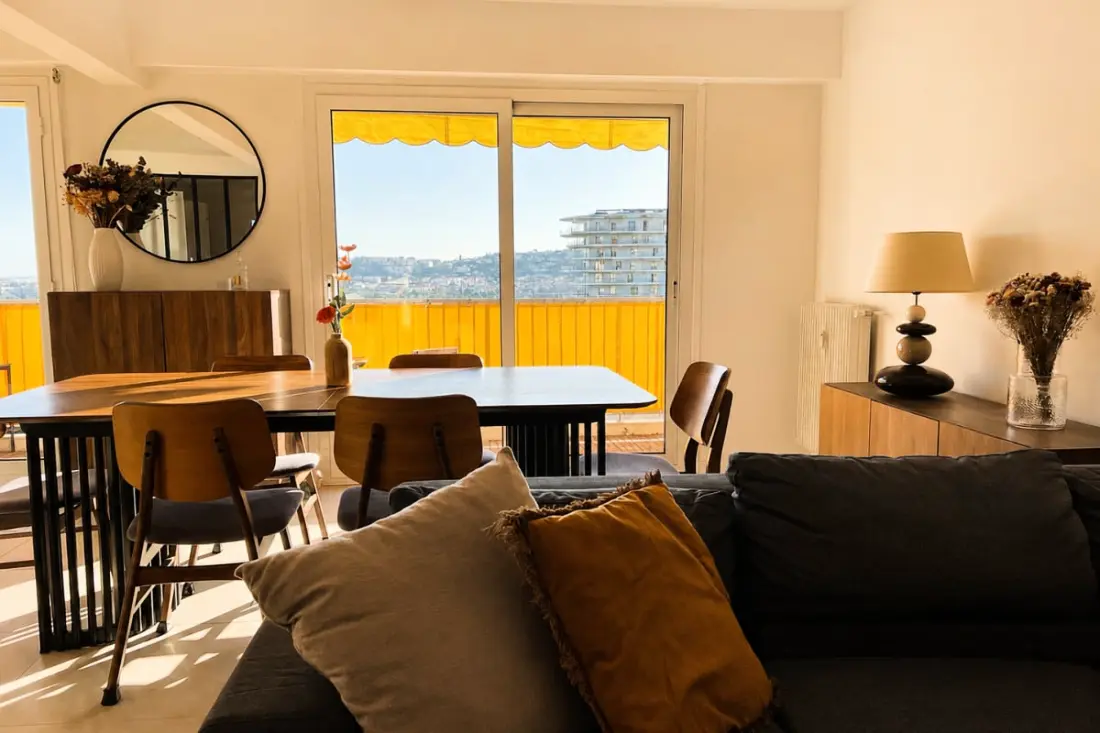 Appartement Rénové Avec Terrasse Et Vue Dégagée