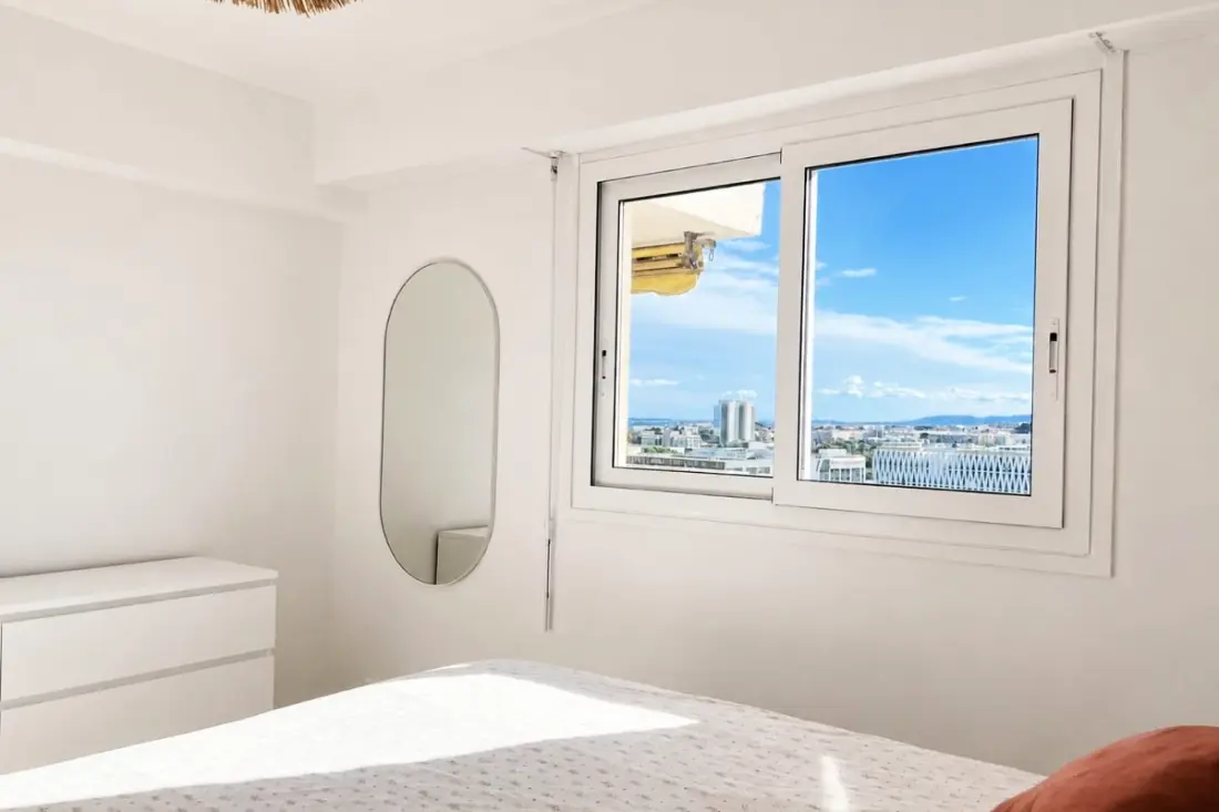 Appartement Rénové Avec Terrasse Et Vue Dégagée