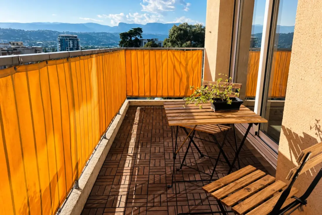 Appartement Rénové Avec Terrasse Et Vue Dégagée