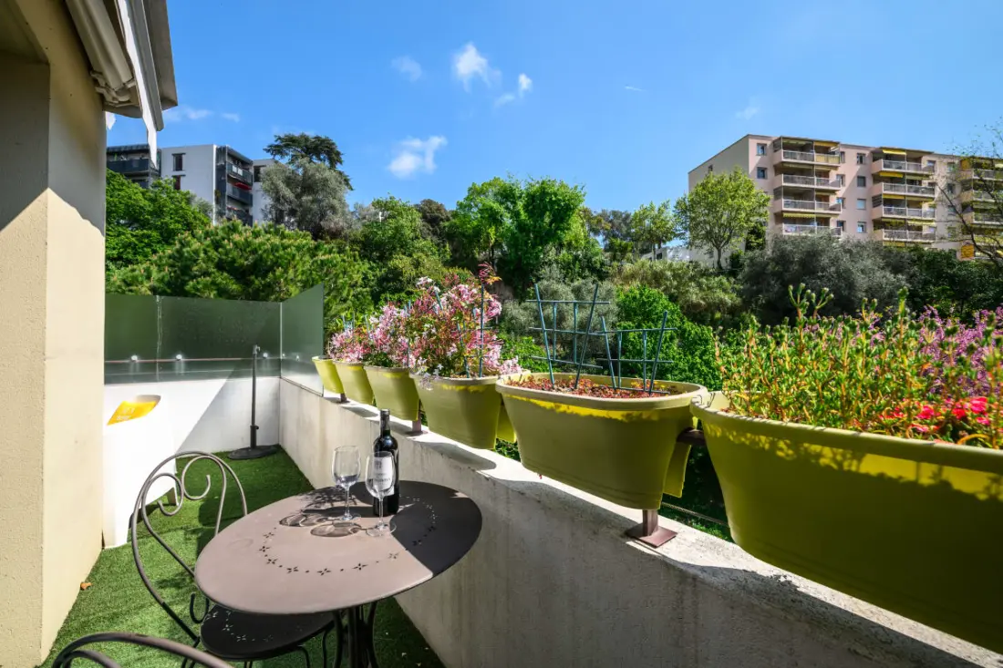 Appartement Traversant Avec Terrasse