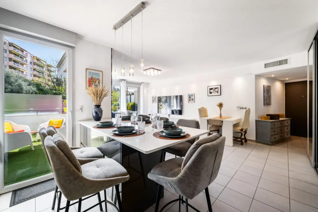 Appartement Traversant Avec Terrasse