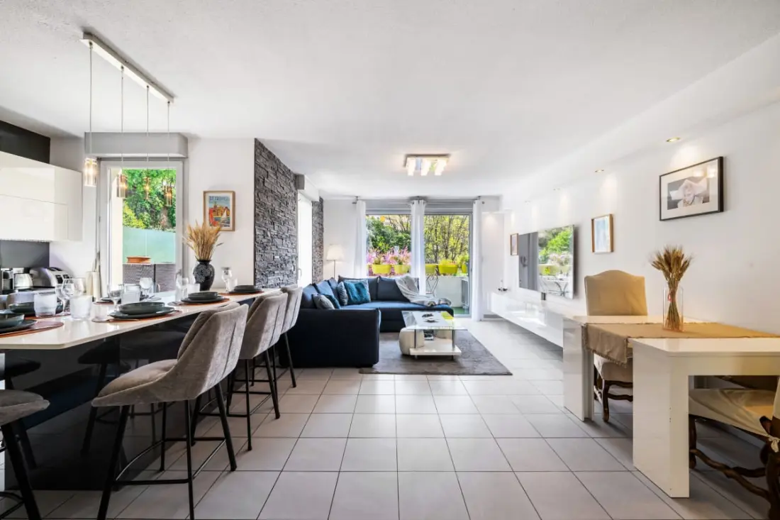 Appartement Traversant Avec Terrasse