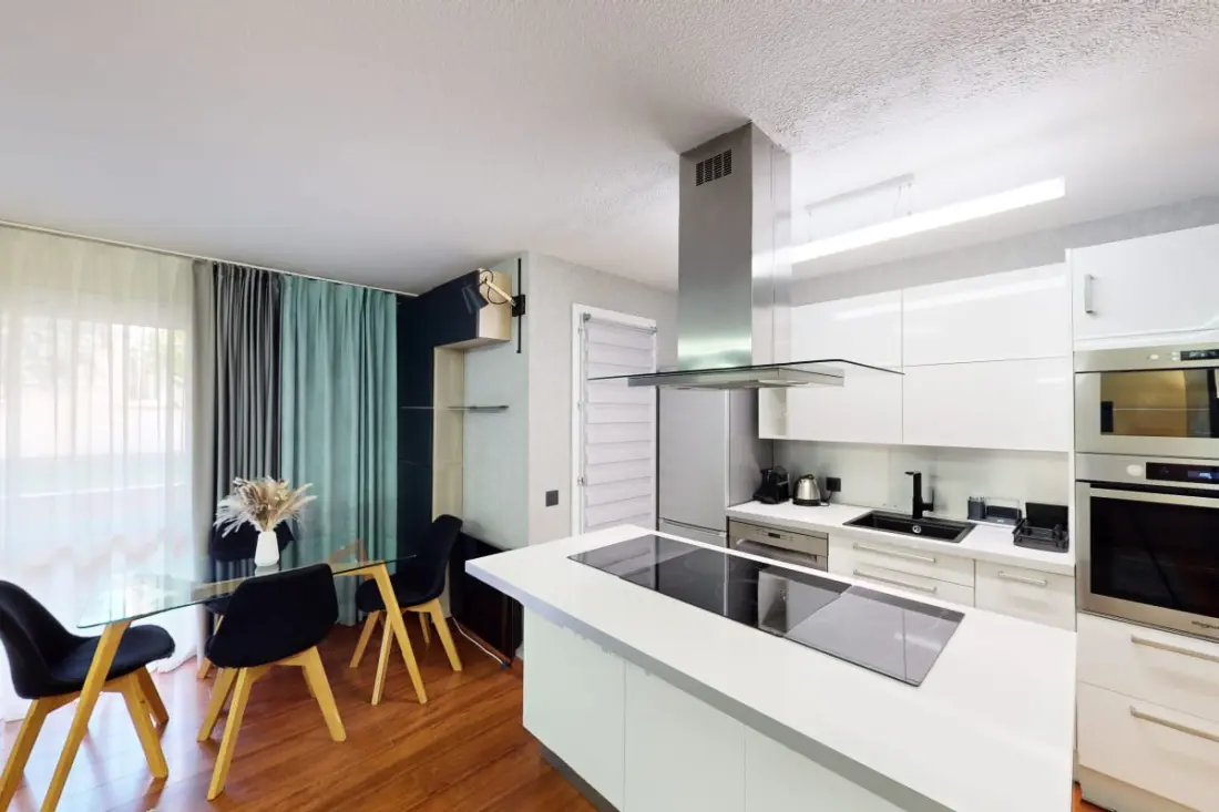 Beau Apt Avec Balcon - 5 Min De La Plage