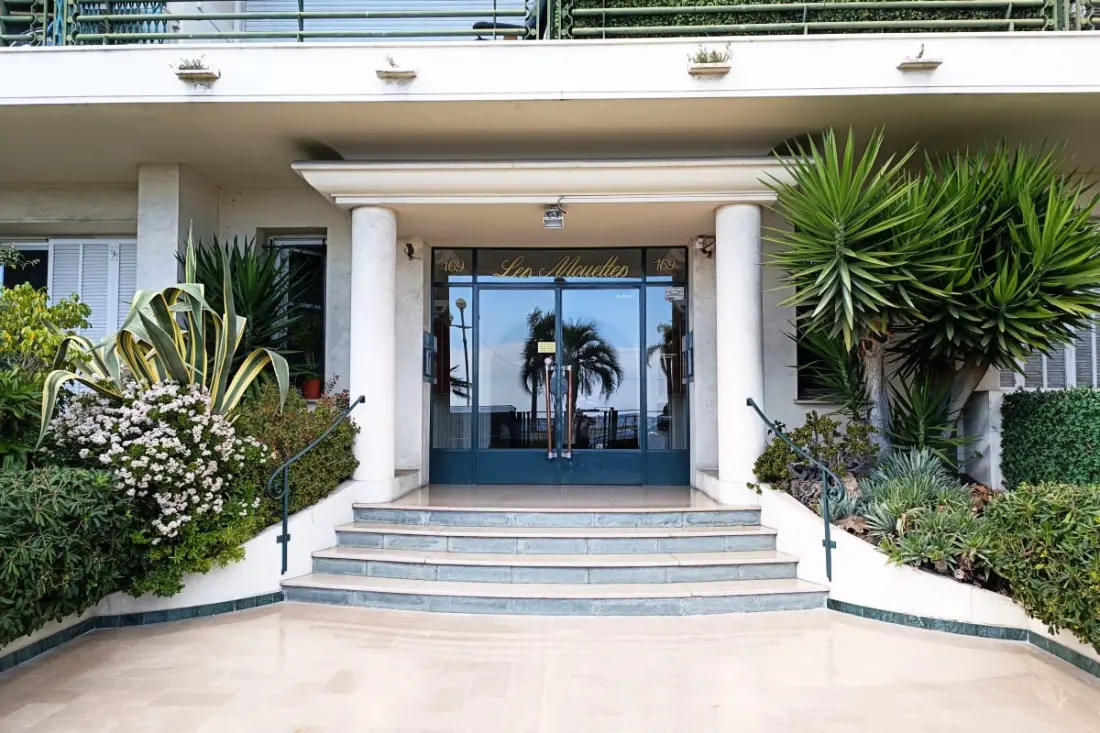 Charmant T1 Avec Terrasse Et Vue Sur Mer