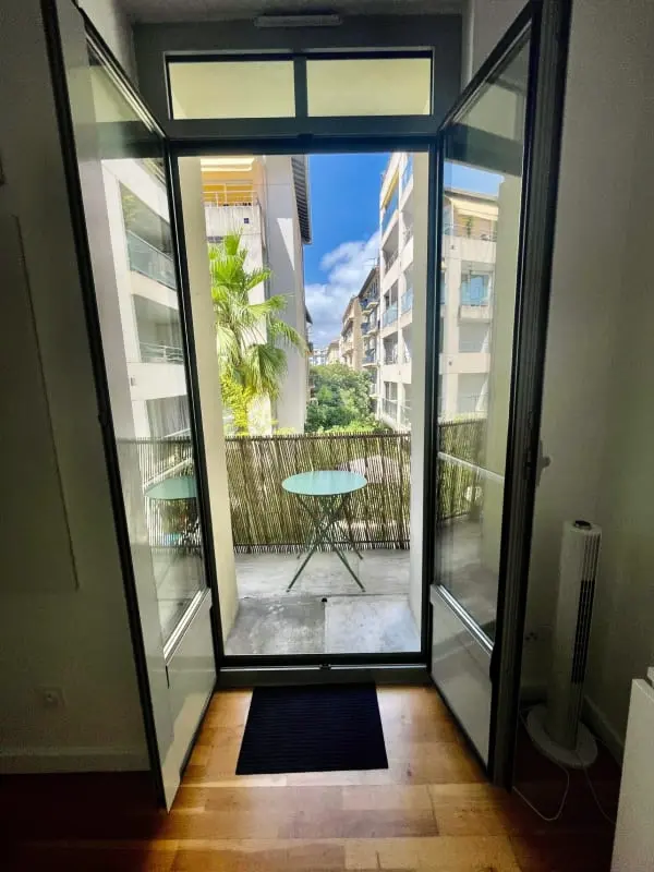 Joli Deux Pièces Avec Balcon à Nice