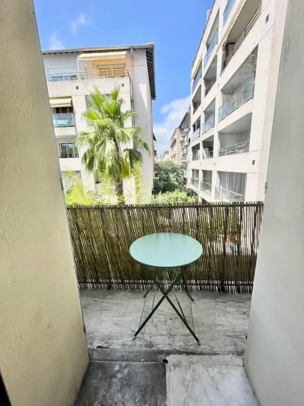 Joli Deux Pièces Avec Balcon à Nice