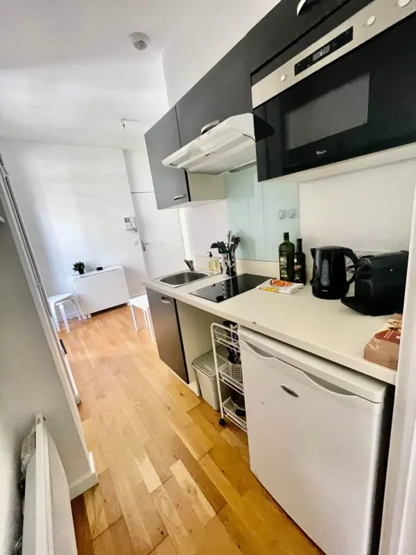Joli Deux Pièces Avec Balcon à Nice
