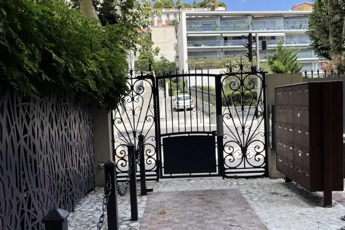 Joli Deux Pièces Avec Balcon à Nice