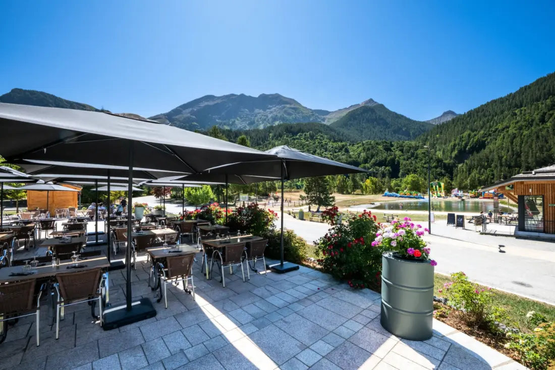 Hôtel et Camping O² Orcières Outdoor Area 3 étoiles★★★