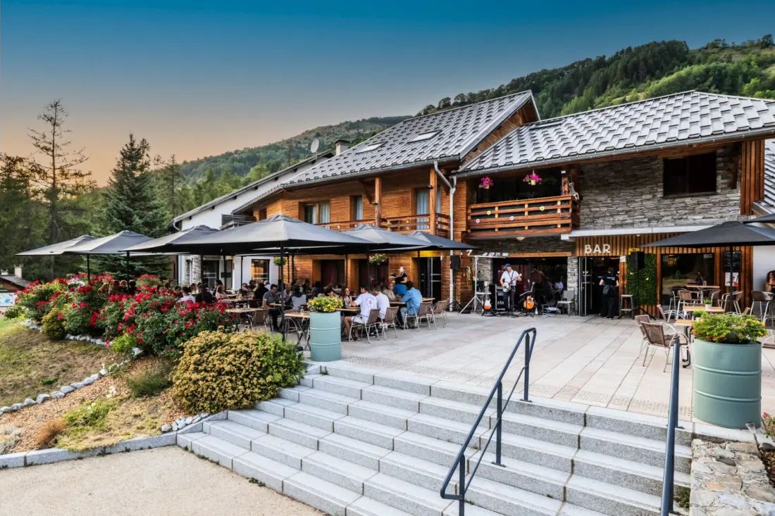 Hôtel et Camping O² Orcières Outdoor Area 3 étoiles★★★