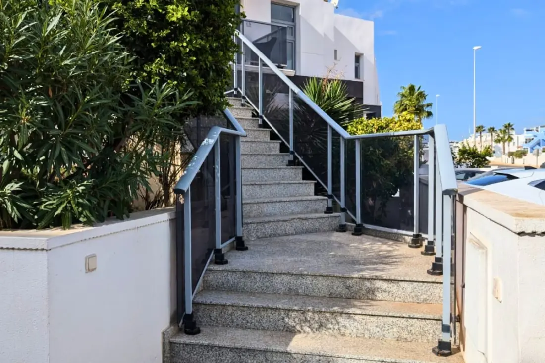 Appartement Moderne Avec Piscine, Terrasse Et Solarium équipé