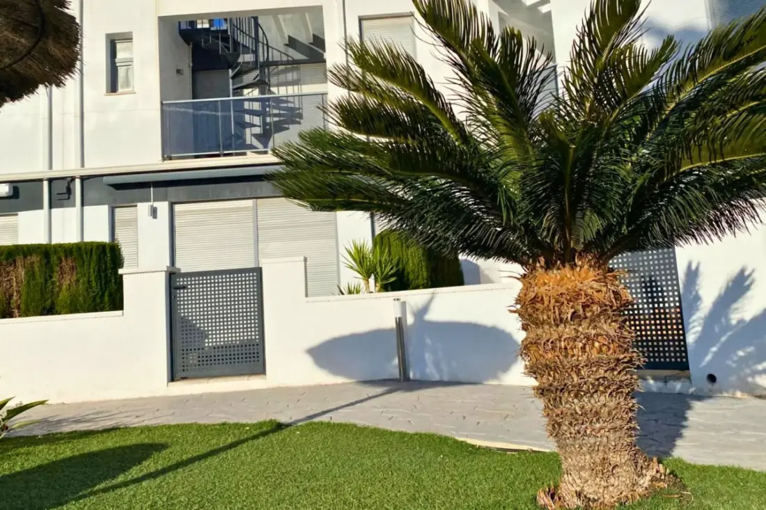 Appartement Moderne Avec Piscine, Terrasse Et Solarium équipé
