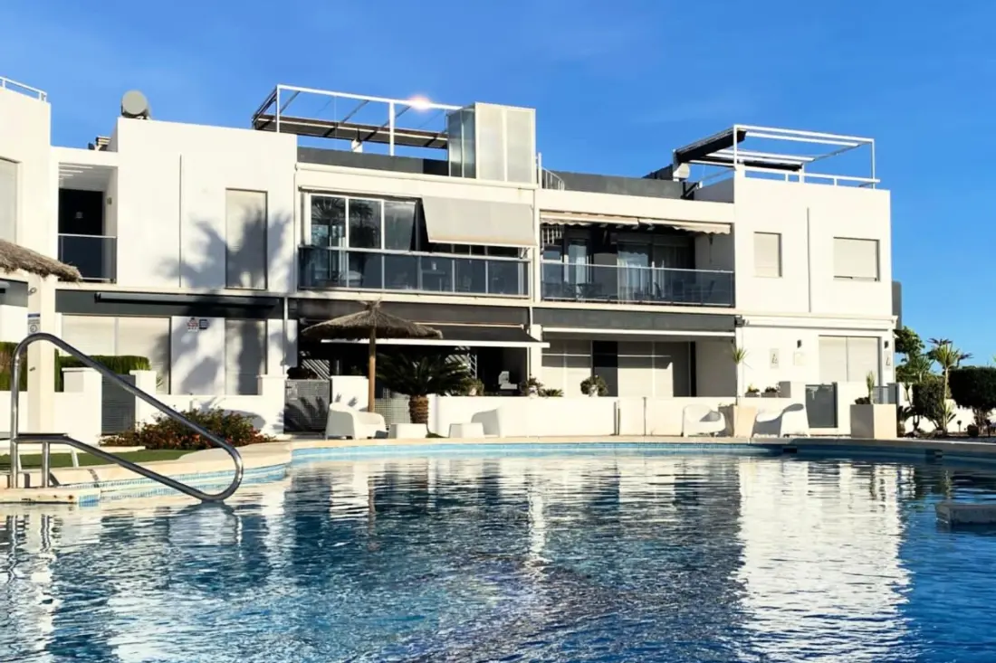 Appartement Moderne Avec Piscine, Terrasse Et Solarium équipé