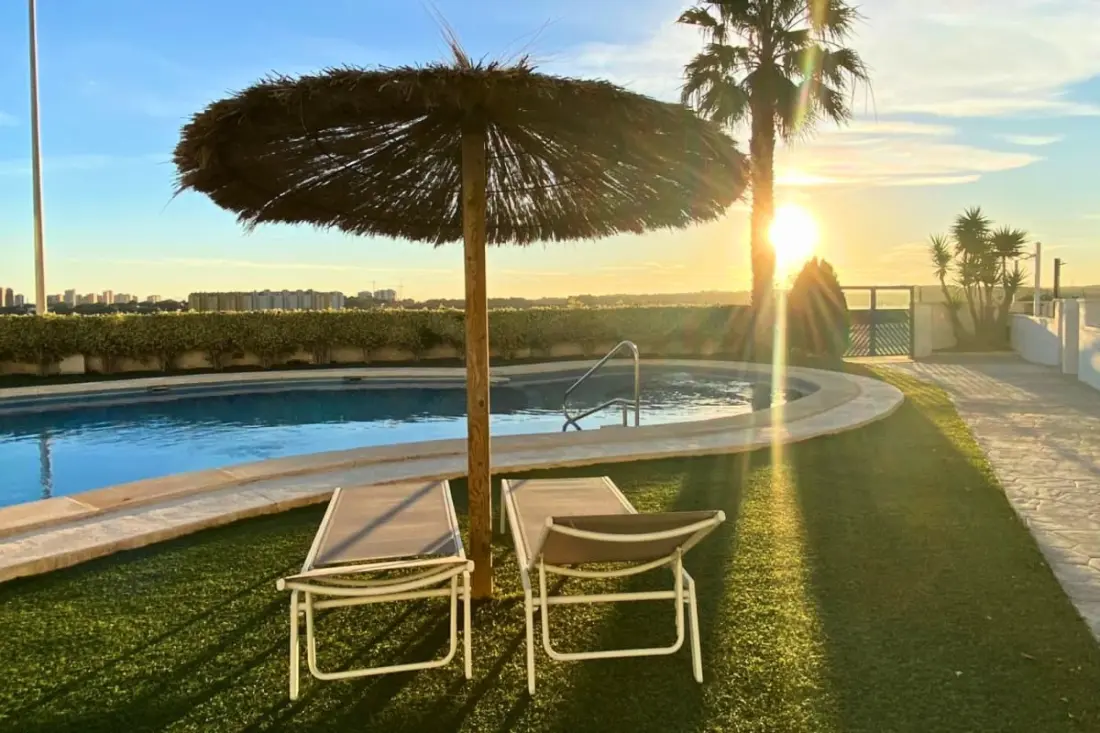 Appartement Moderne Avec Piscine, Terrasse Et Solarium équipé