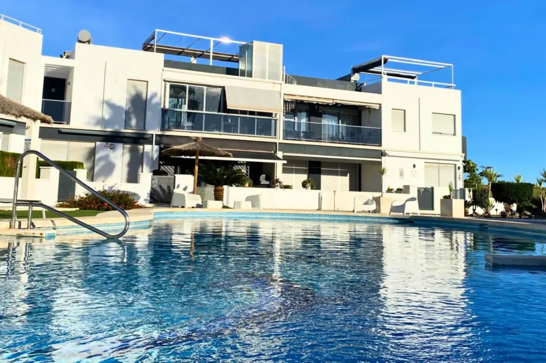 Appartement Moderne Avec Piscine, Terrasse Et Solarium équipé