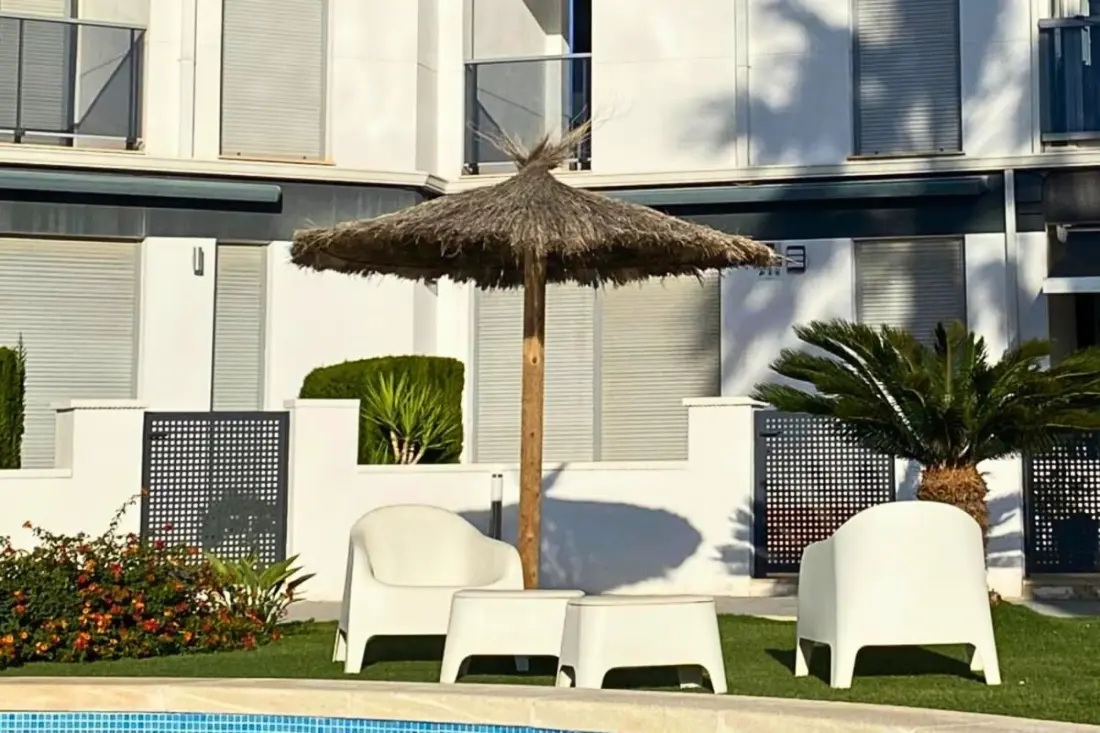 Appartement Moderne Avec Piscine, Terrasse Et Solarium équipé
