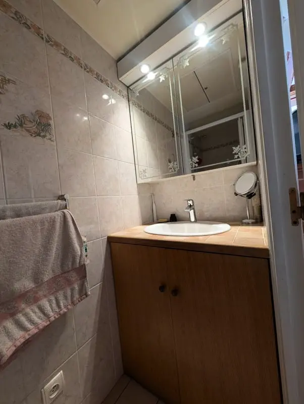 Studio Proche De La Place Des Vosges, Paris