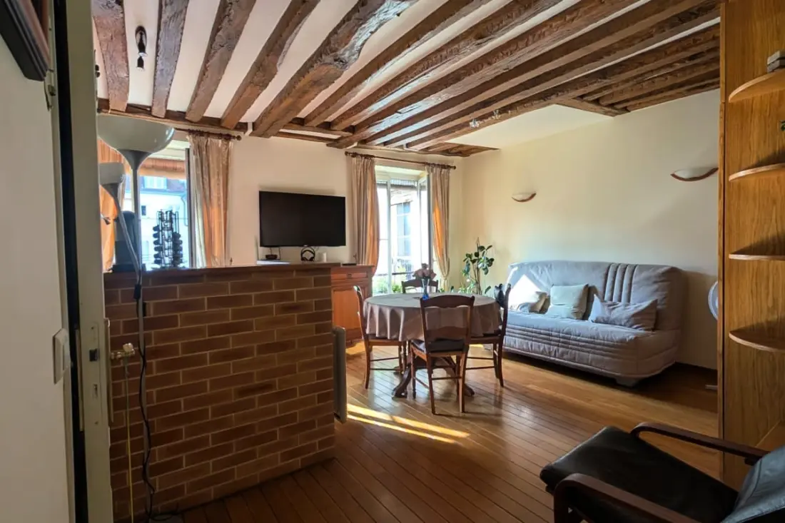 Studio Proche De La Place Des Vosges, Paris