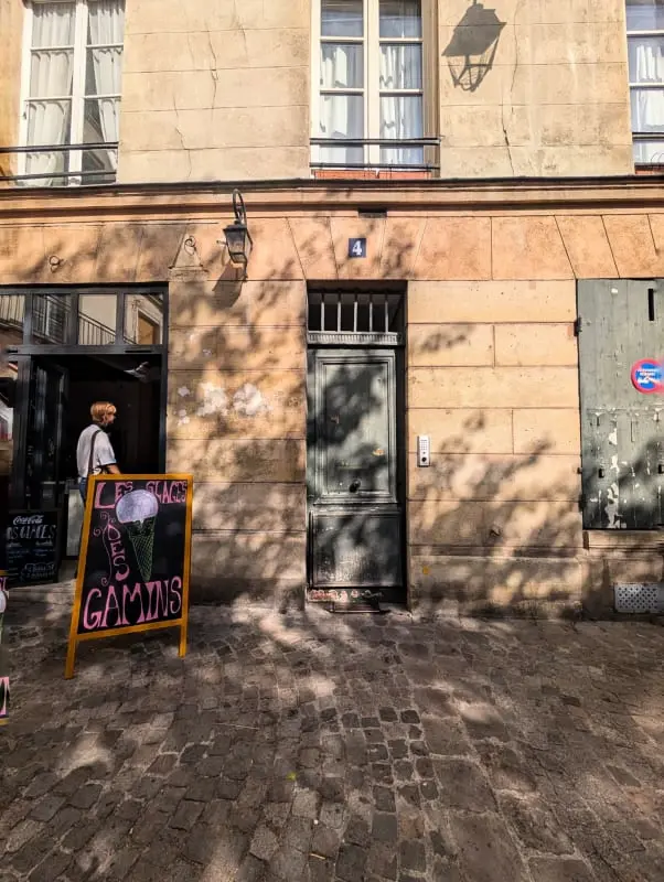 Studio Proche De La Place Des Vosges, Paris