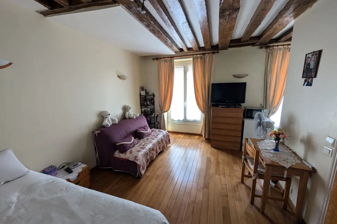 Studio Proche De La Place Des Vosges, Paris