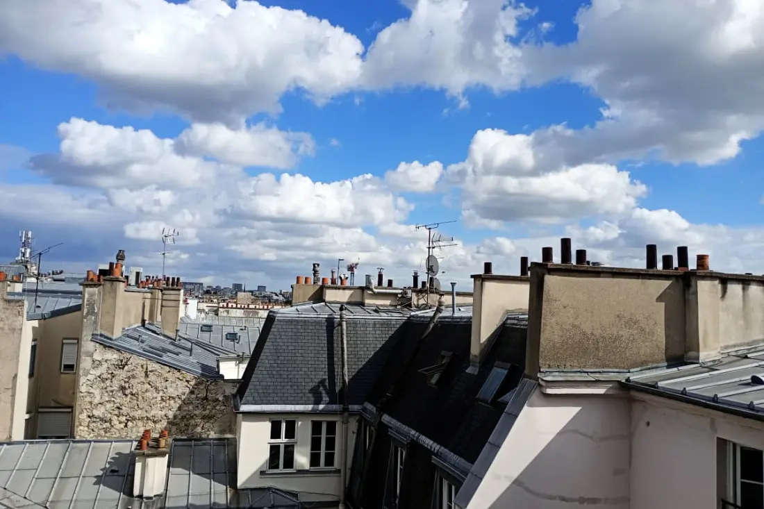Joli T2 Situé Face Au Square Montholon