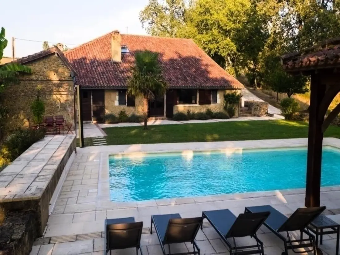 Superbe maison avec piscine privée au bord d'un lac