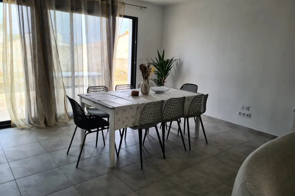 Maison Lumineuse à Pezens Pour 8 Personnes