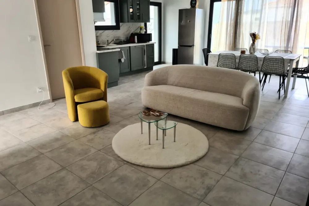 Maison Lumineuse à Pezens Pour 8 Personnes