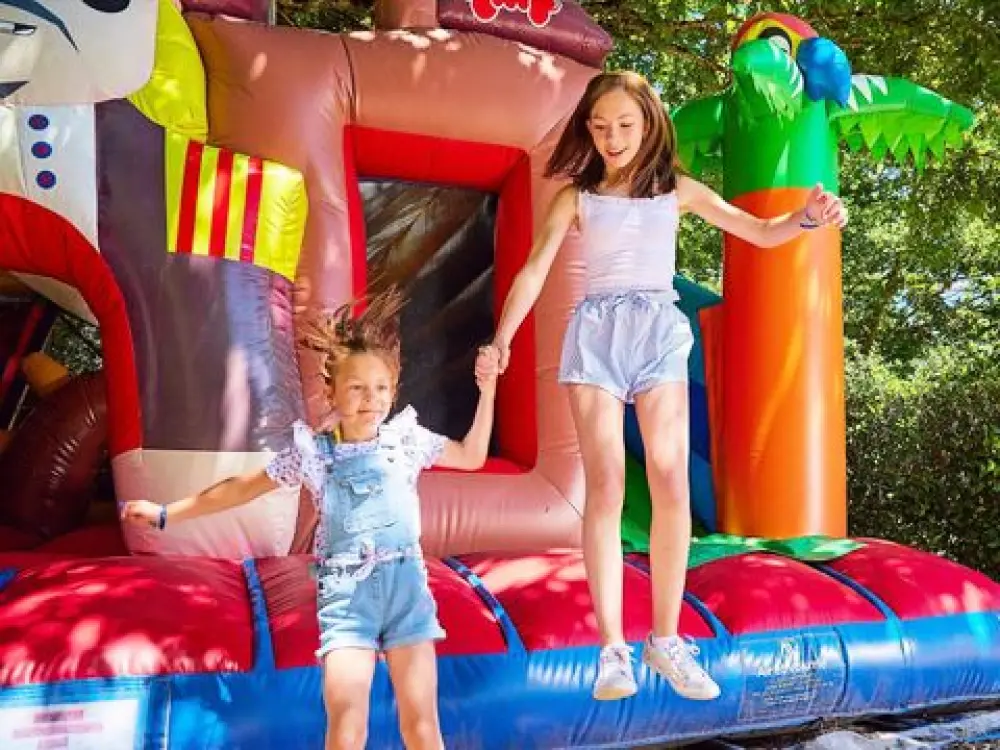 Camping Les Terrasses Du Lac  4 étoiles★★★★