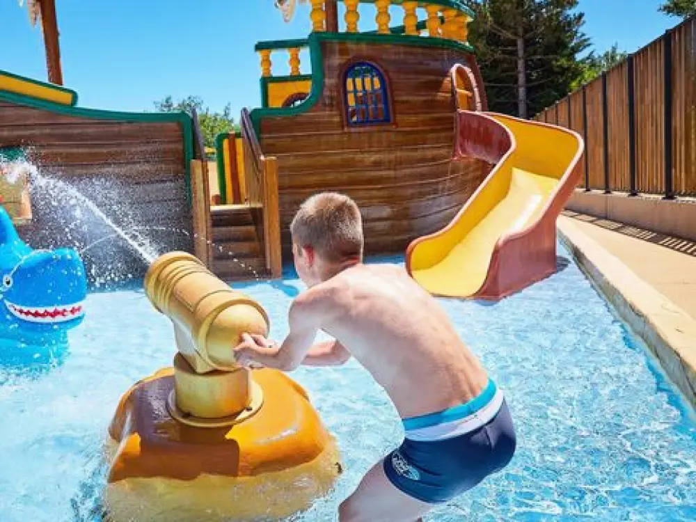 Camping Les Terrasses Du Lac  4 étoiles★★★★