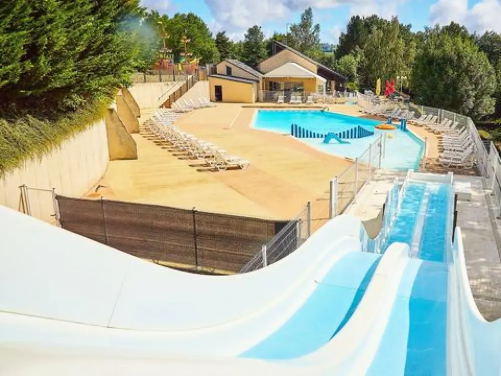 Camping Les Terrasses Du Lac  4 étoiles★★★★