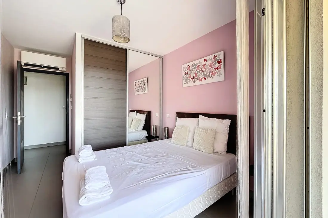 Elegant Appt Design Avec Balcon Et Piscine