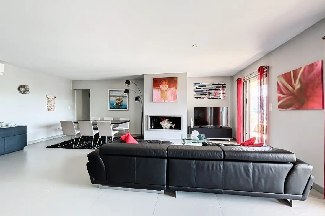 Elegant Appt Design Avec Balcon Et Piscine