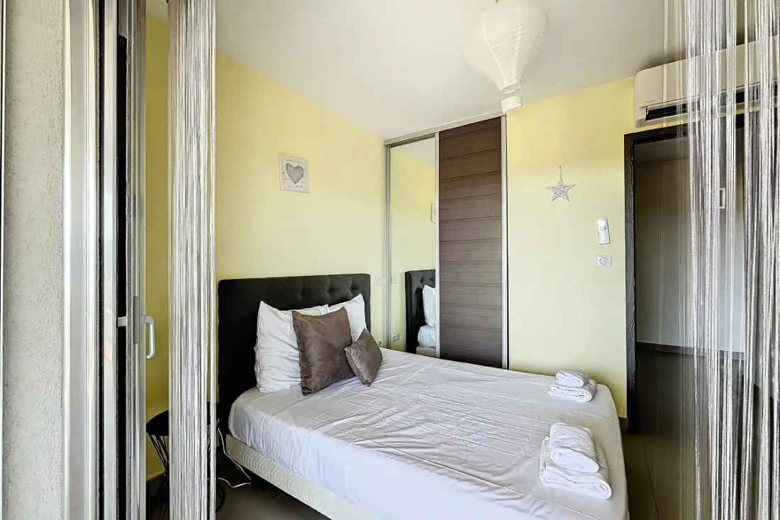 Elegant Appt Design Avec Balcon Et Piscine