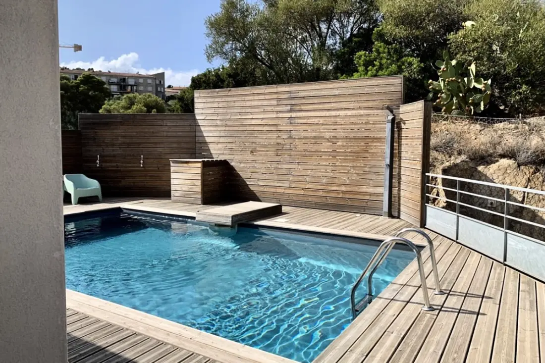 Elegant Appt Design Avec Balcon Et Piscine