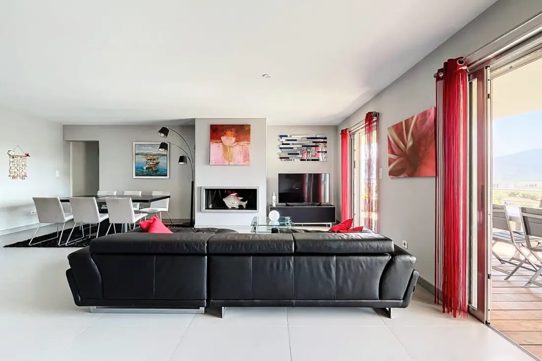 Elegant Appt Design Avec Balcon Et Piscine