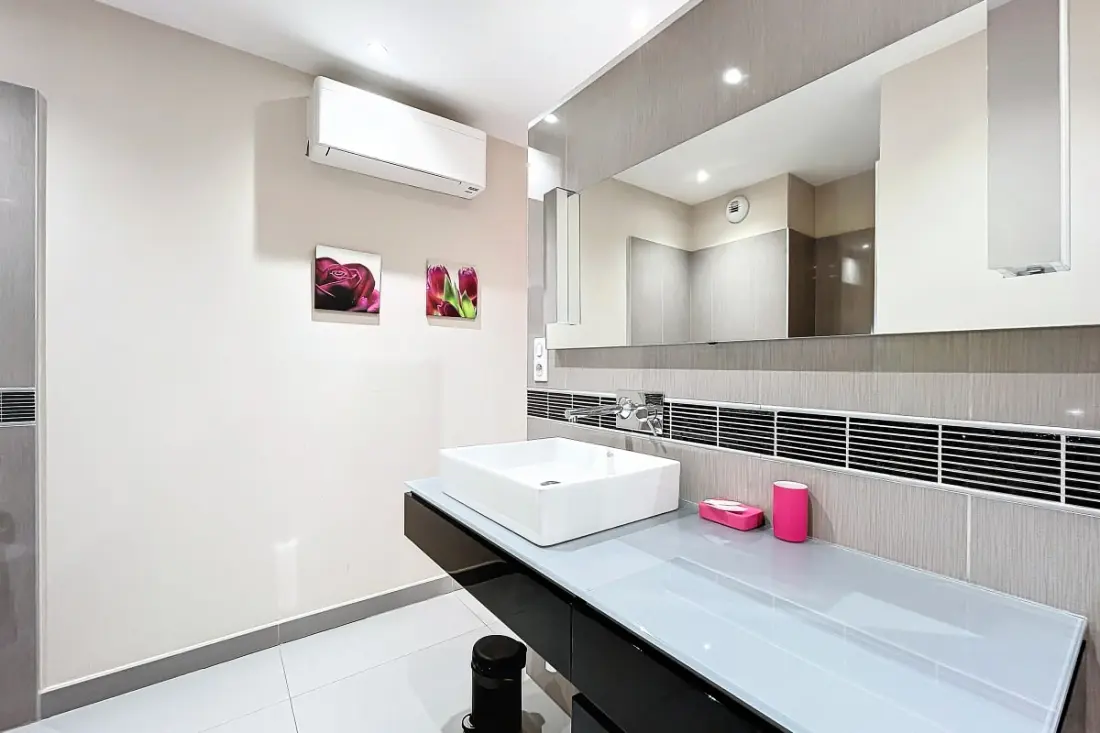 Elegant Appt Design Avec Balcon Et Piscine