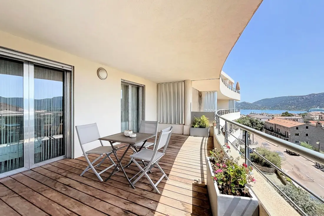 Elegant Appt Design Avec Balcon Et Piscine