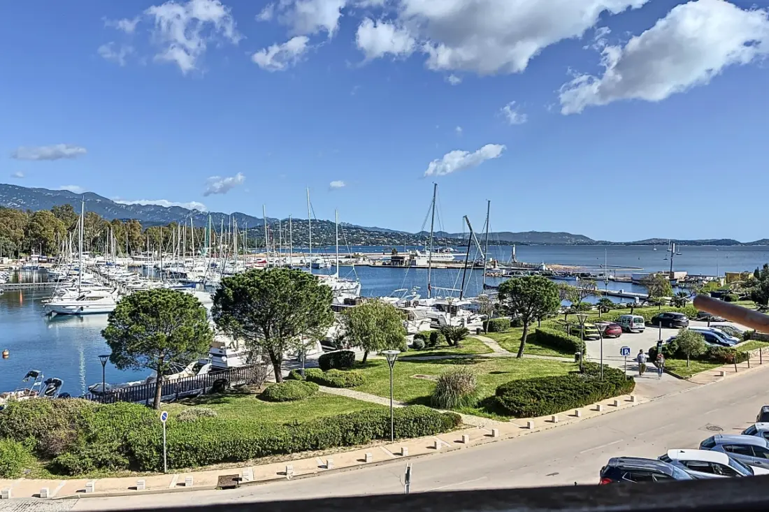 Joli Cocon Avec Vue Sur Le Port