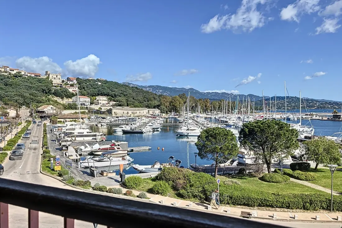 Joli Cocon Avec Vue Sur Le Port