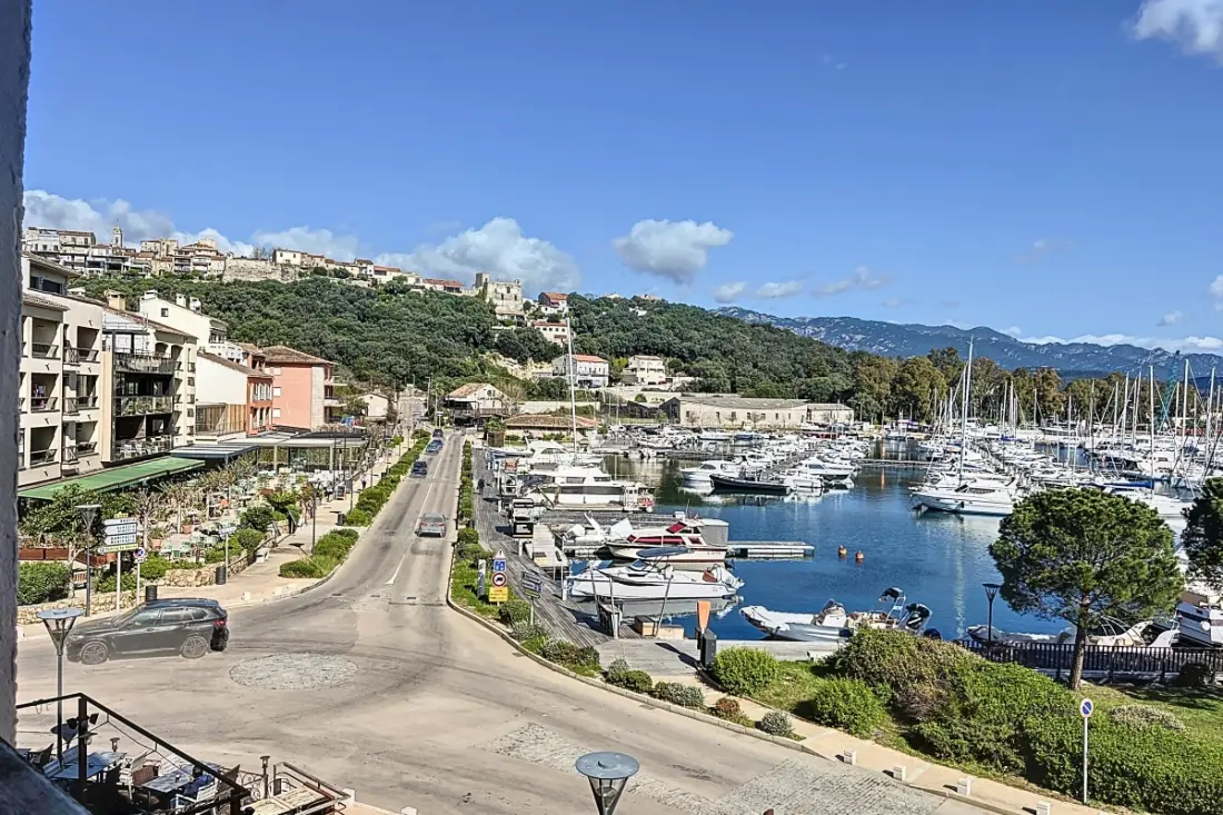 Joli Cocon Avec Vue Sur Le Port