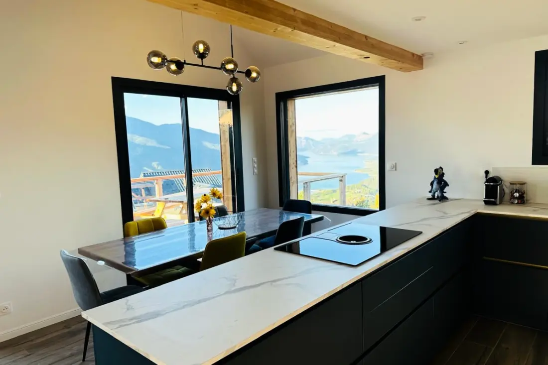 Maison Spacieuse Avec Vue Imprenable, Puy-sanières
