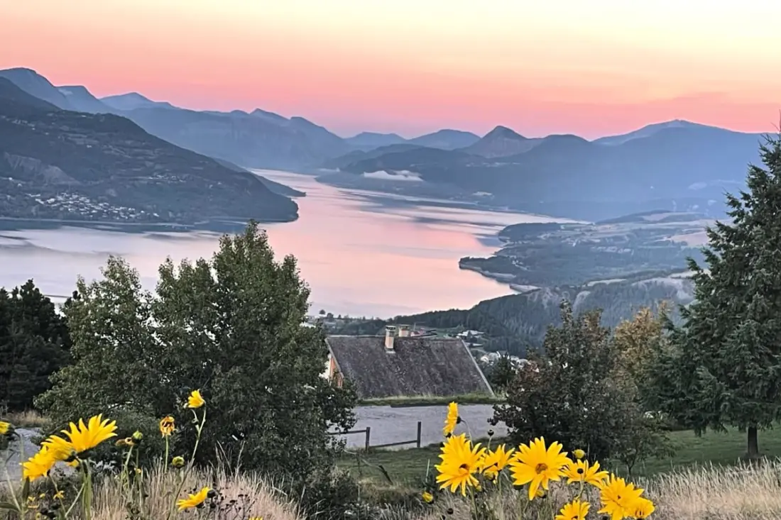 Maison Spacieuse Avec Vue Imprenable, Puy-sanières
