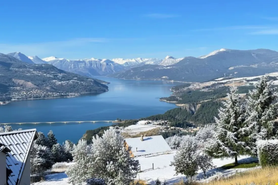 Maison Spacieuse Avec Vue Imprenable, Puy-sanières