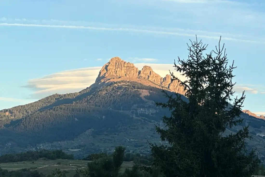 Maison Spacieuse Avec Vue Imprenable, Puy-sanières