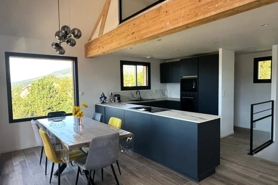Maison Spacieuse Avec Vue Imprenable, Puy-sanières