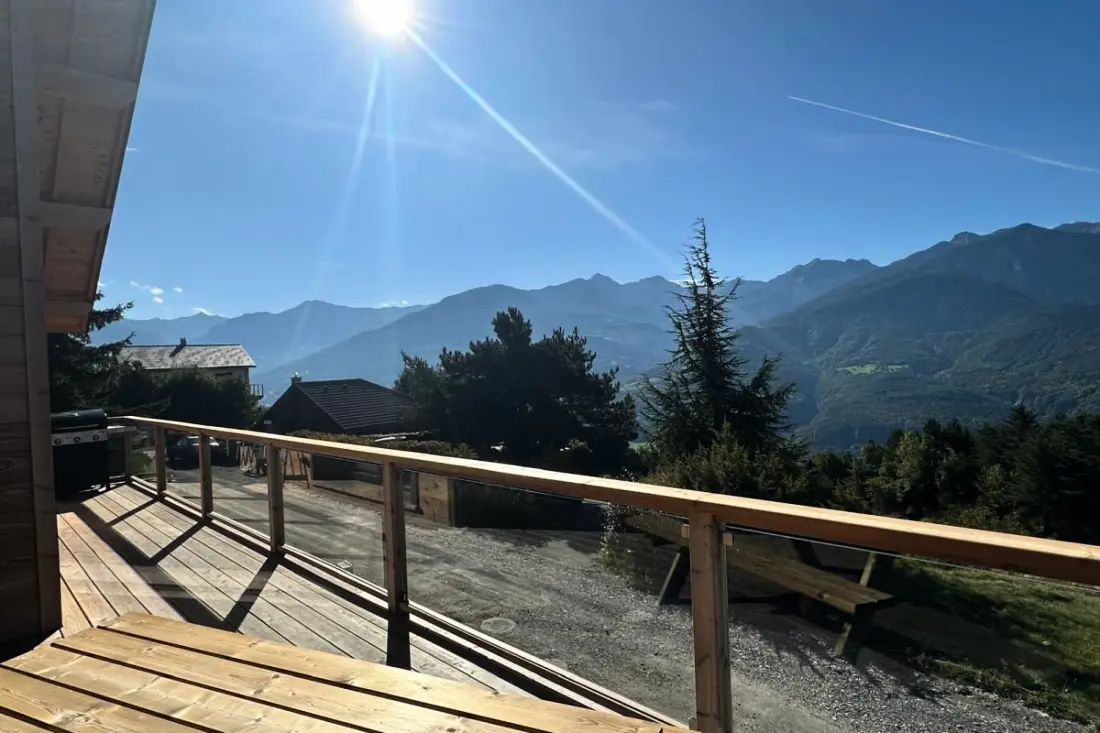 Maison Spacieuse Avec Vue Imprenable, Puy-sanières