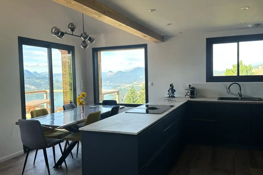 Maison Spacieuse Avec Vue Imprenable, Puy-sanières