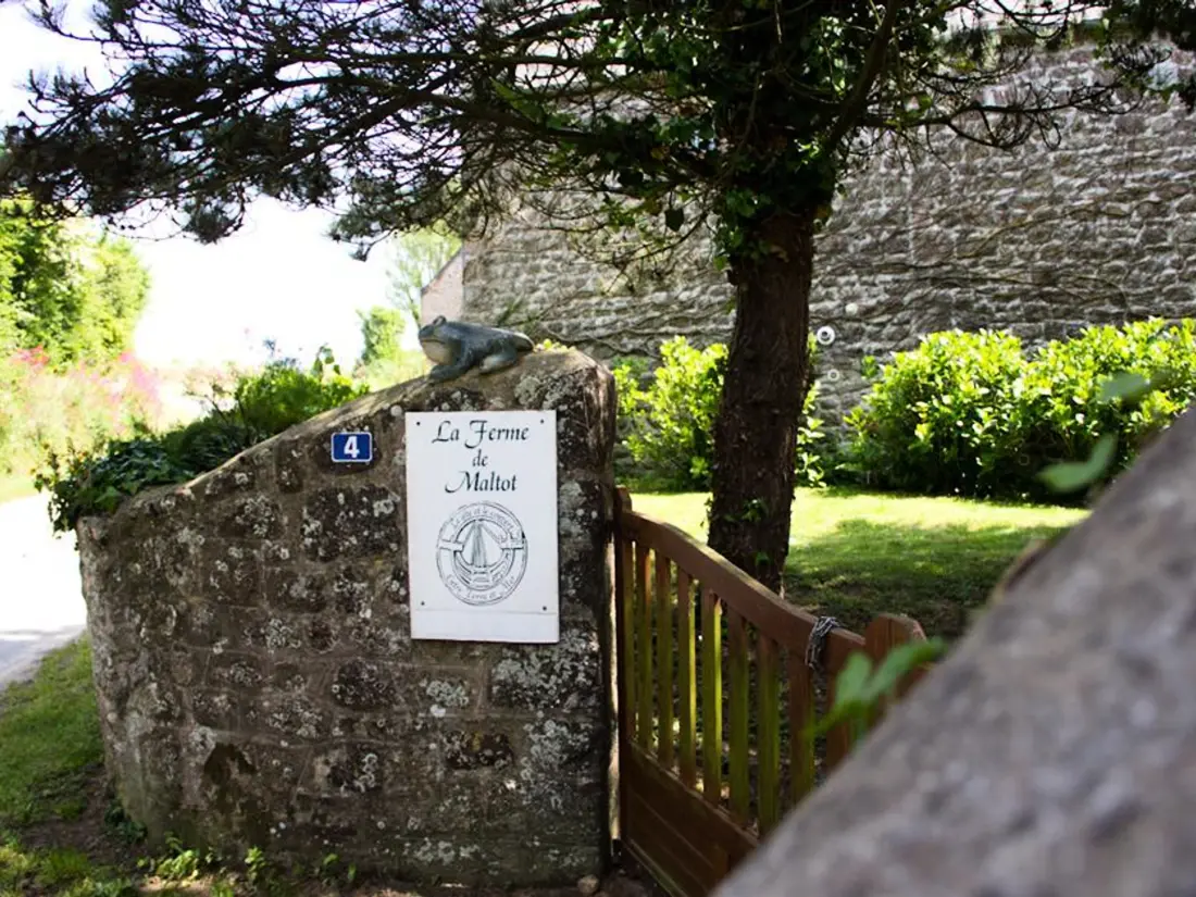 Maison de Vacances Reville 18