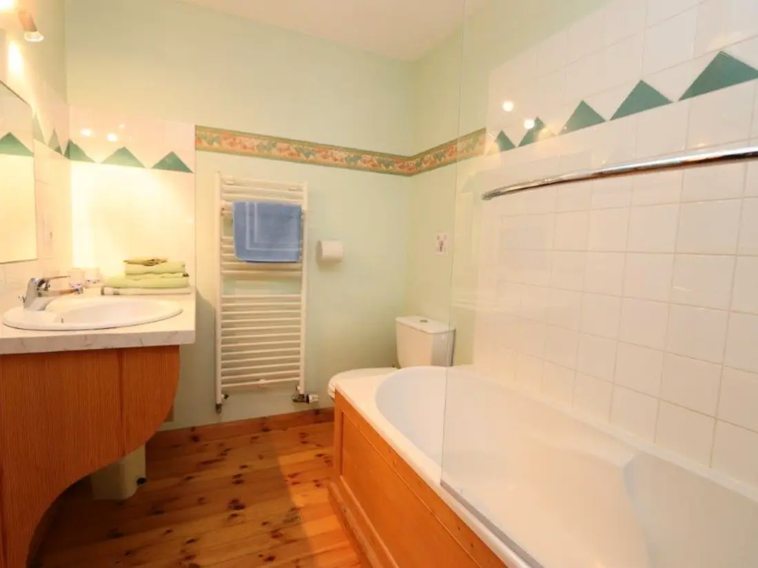 Maison de Vacances Reville 18